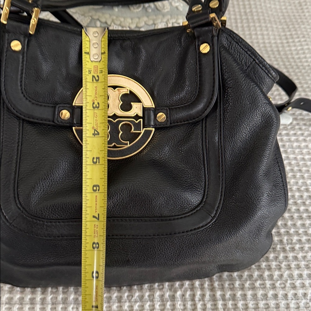 Tory Burch Black Leather Shoulder Bag with Gold Logo Medallion - Picture 3 of 9